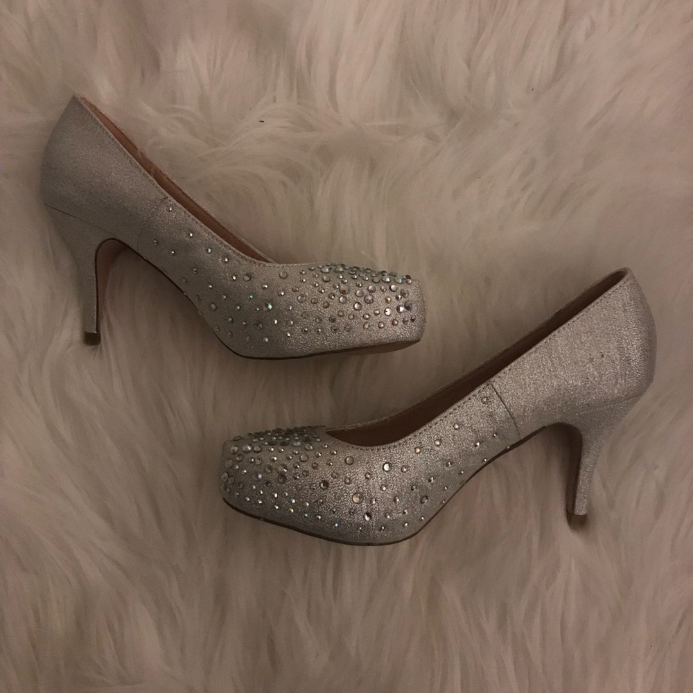 Heels - Picture 2 of 6